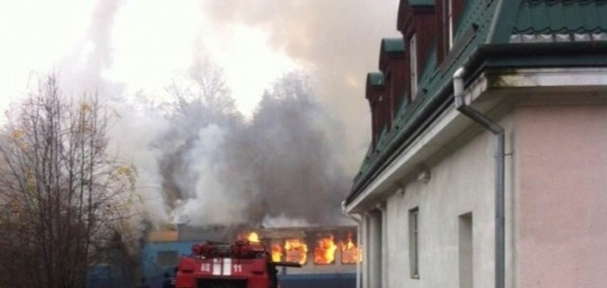 На Ивано-Франковщине загорелся пассажирский поезд: фотофакт