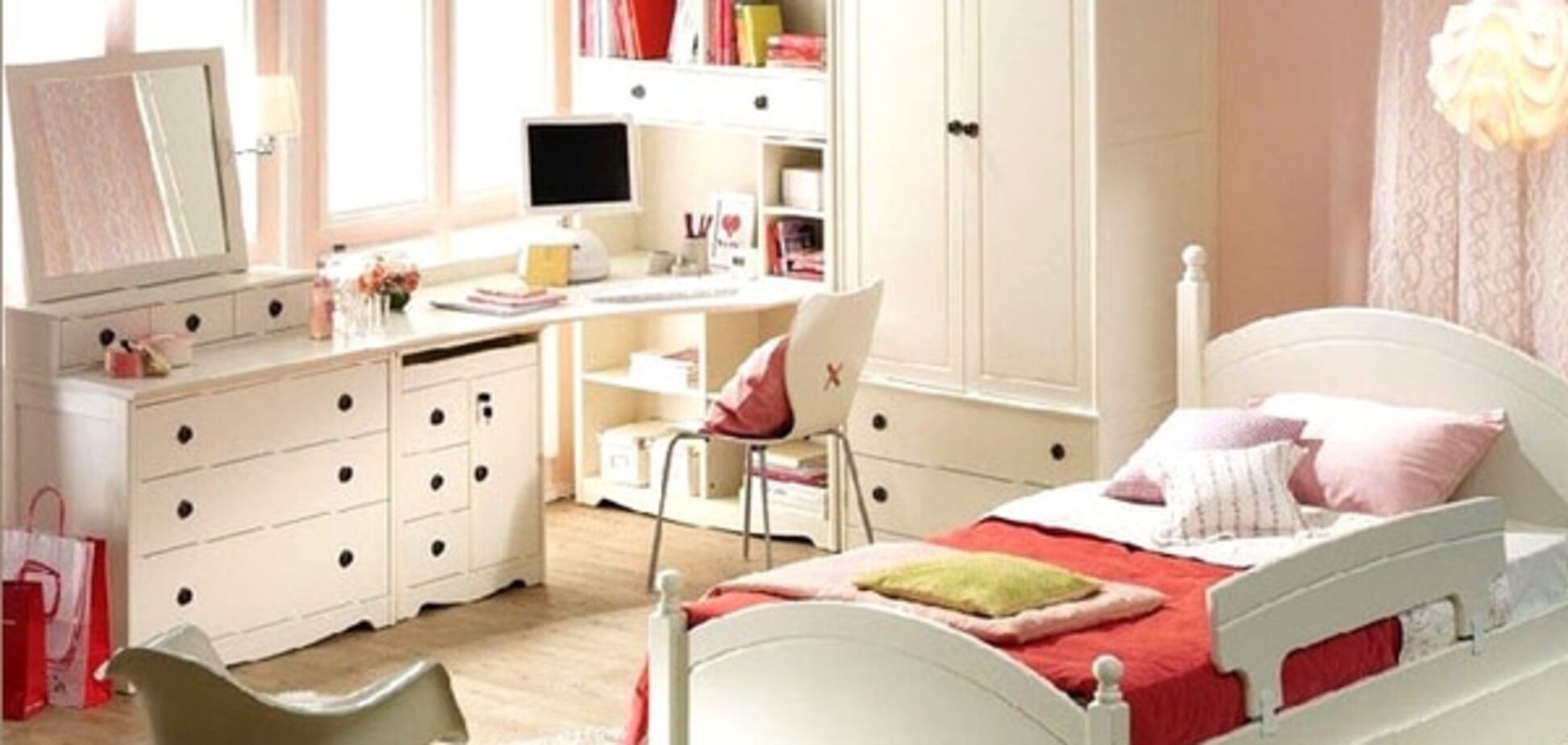 Как превратить обычную комнату в уютную детскую: 10 идей