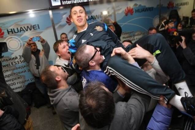 'Хачериди, выходи!' Как сборную Украины встретили в Киеве после выхода на Евро-2016