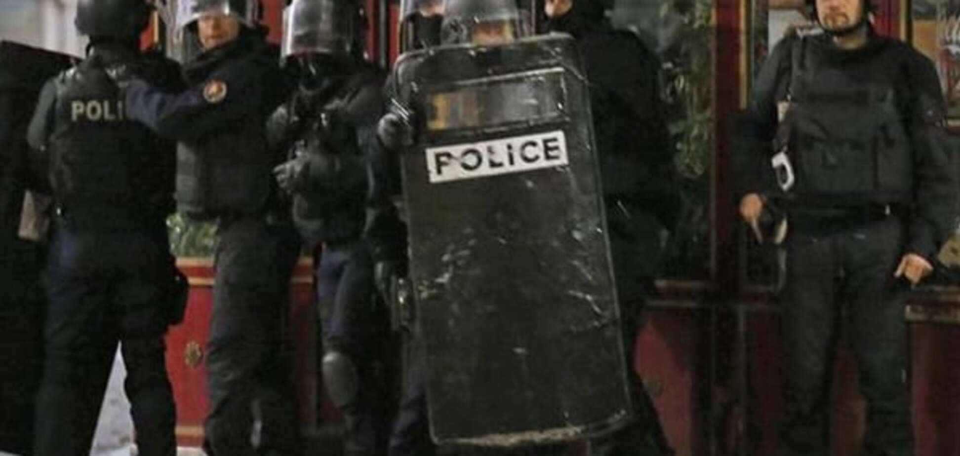 Париж потрясли взрывы, в район Сен-Дени прибыли военные