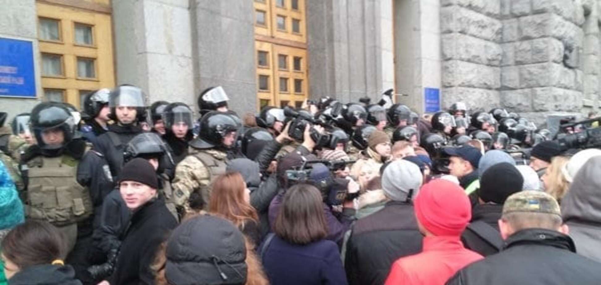 В Харькове 'заминировали' здание, в котором принимал присягу Кернес