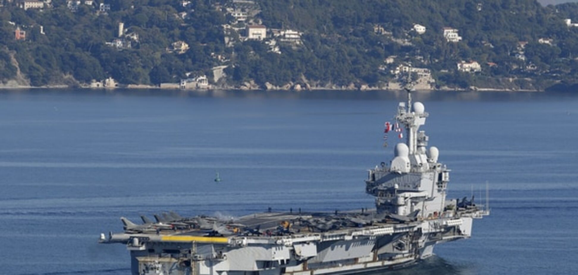 Франція відправила на боротьбу з ІДІЛ щонайпотужніший авіаносець 'Шарль де Голль'