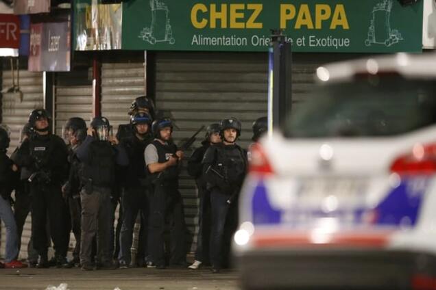 СМИ: в Париже подорвалась женщина с поясом шахида