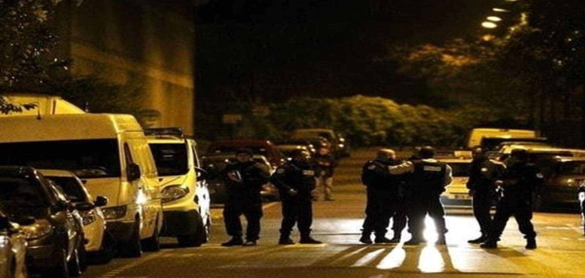 Спецоперація в Парижі: одному терористові вдалося втекти