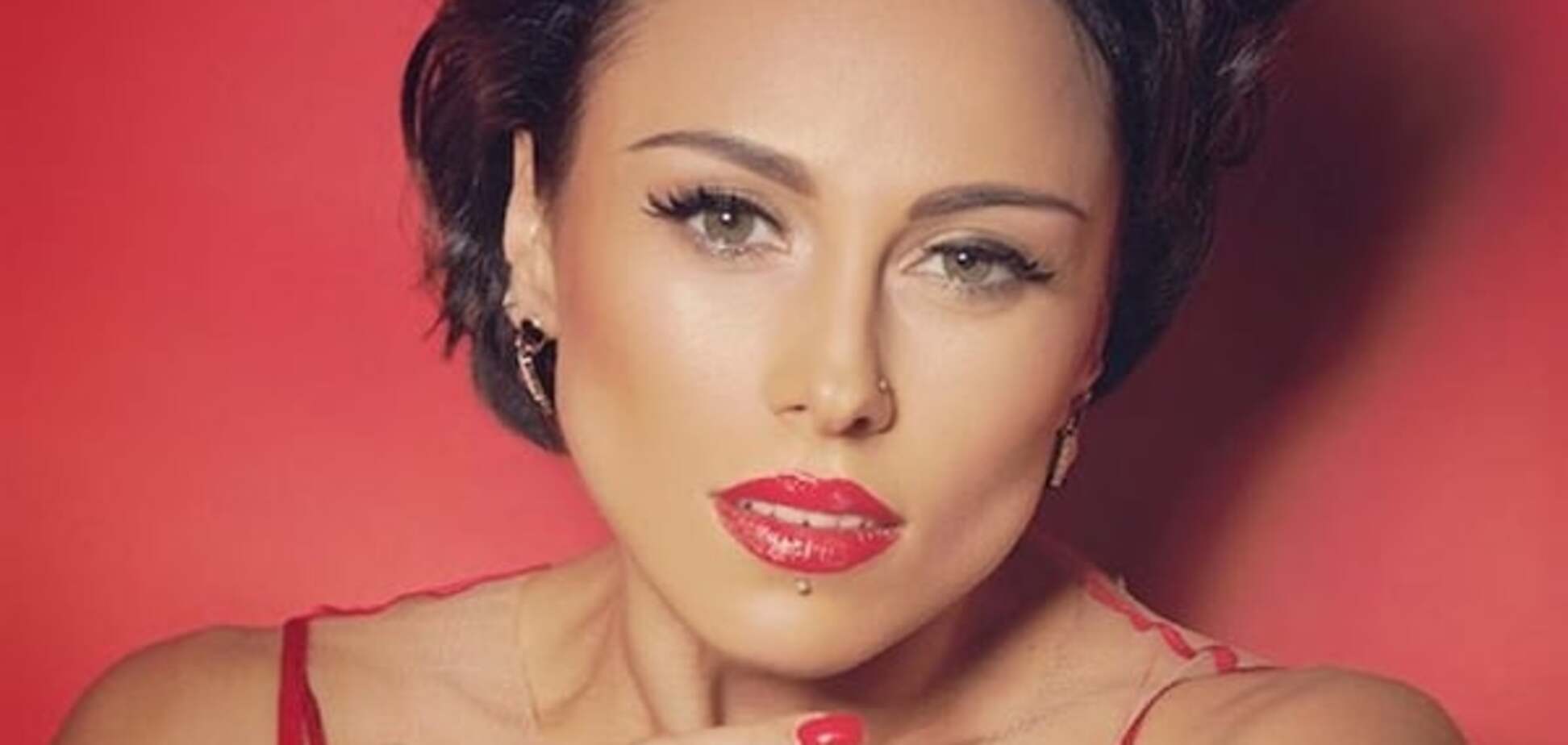 Красотка из NIKITА села на шпагат в прозрачных трусиках: фотофакт