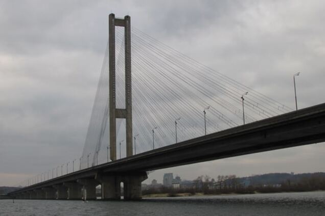 В Киеве на месяц ограничили движение на Южном мосту