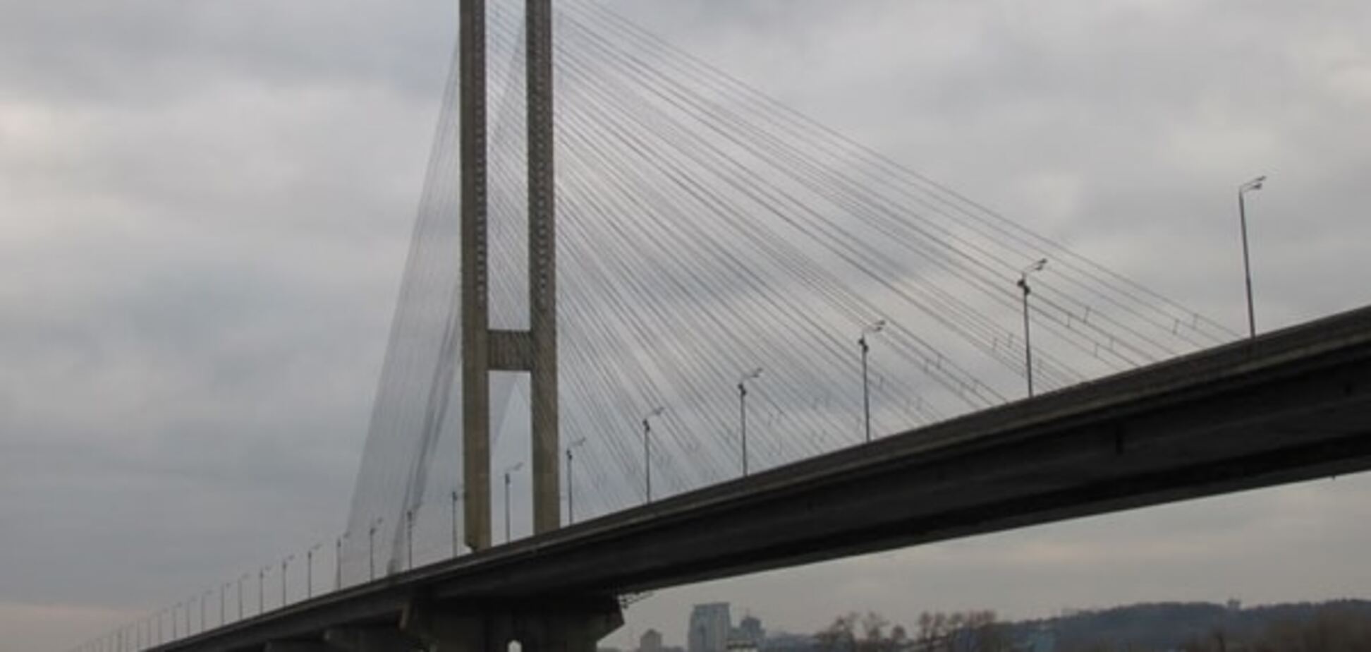 В Киеве на месяц ограничили движение на Южном мосту