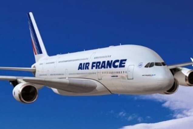 Два самолета из США в Париж развернулись из-за сообщений о бомбе