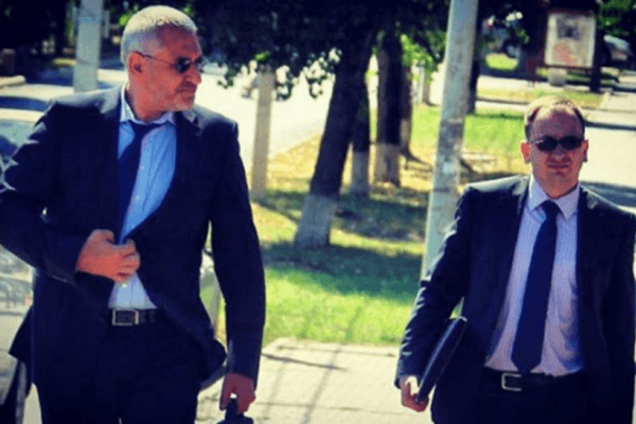 Адвокат Савченко потроллил Кремль своим 'уголовным фото'