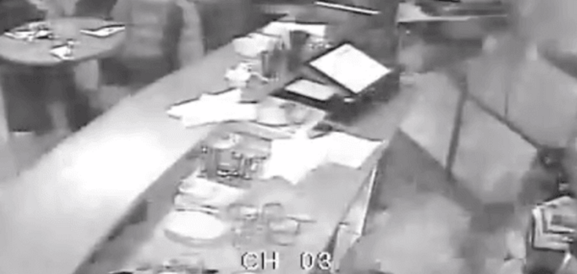 Появилось жуткое видео обстрела террористами кафе в Париже