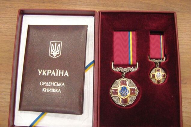 Порошенко посмертно наградил орденом убитого в Италии грабителями украинца