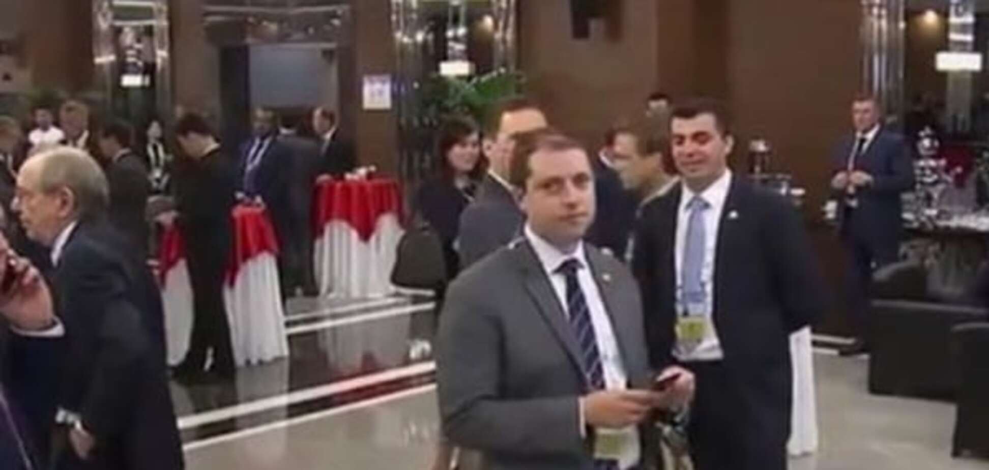 Бонд, Джеймс Бонд: розкрито 'шпигуна', що стежив за Путіним і Обамою на G20. Відеофакт