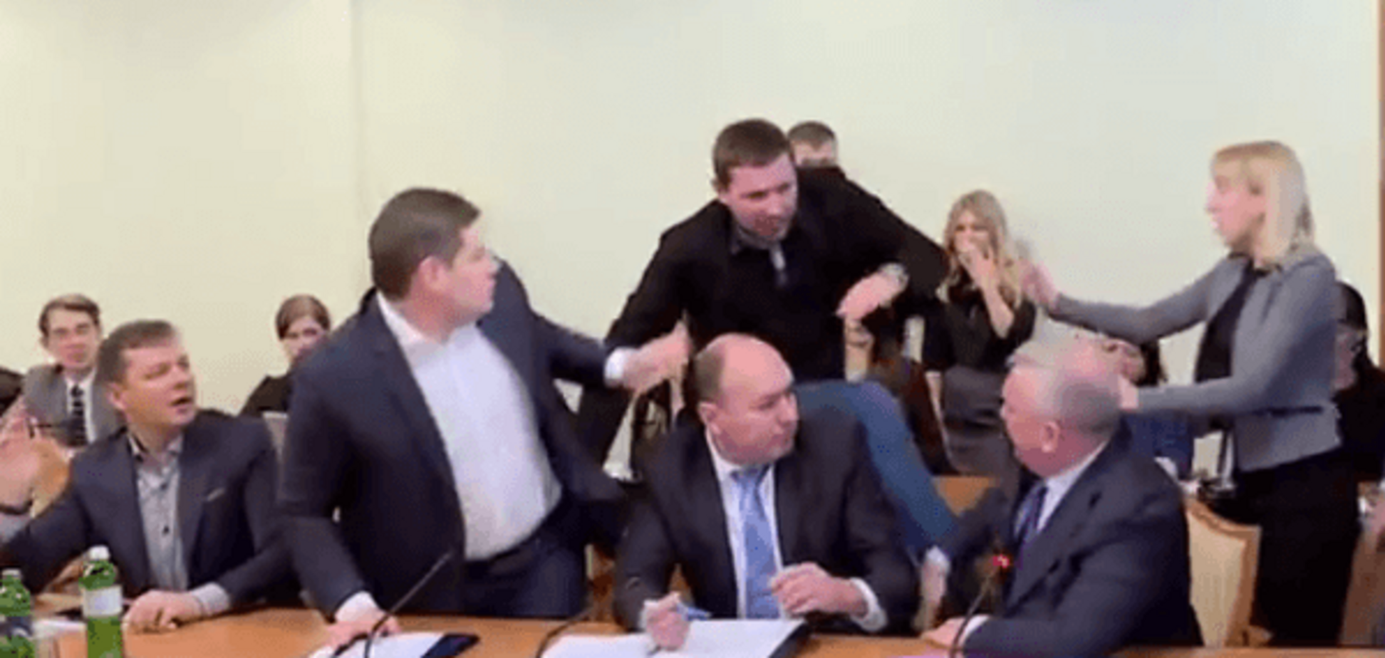 Люстрація ногою