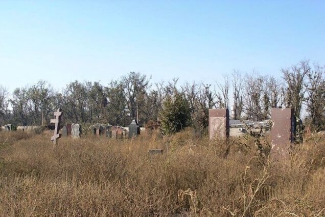 Заробляють на мертвих і живих: місцеві жителі розповіли, як виживають на Донбасі