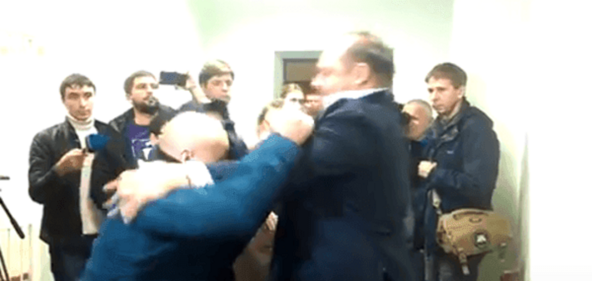 Люстрация кулаком под музыку: в сети появилась серия коубов на избиение Добкина