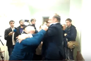 Драка Добкина с активистом