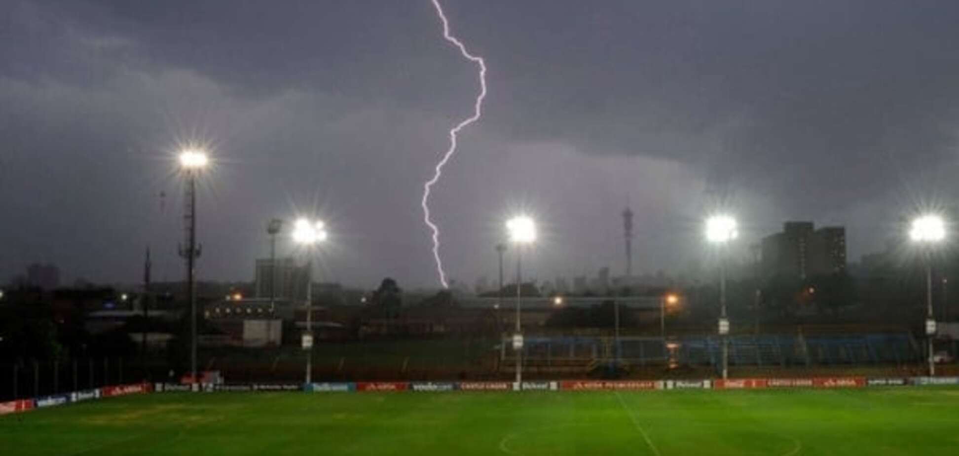 В Боливии молния убила футболиста во время матча