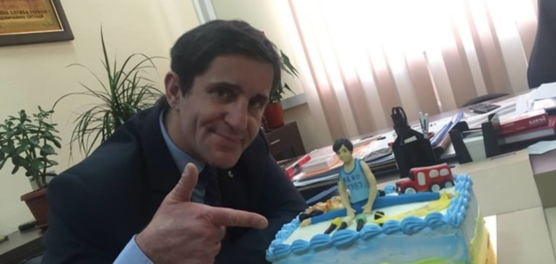 Шкиряк удивил соцсеть своим 'сладким шпагатом': фотофакт