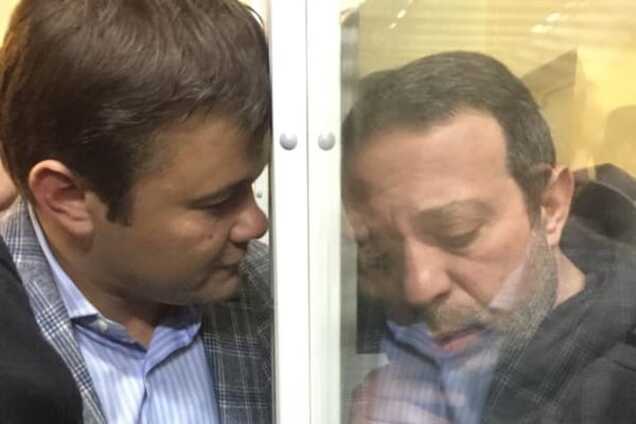 Корбан рассказал об условиях содержания: постоянно горит свет и не дают воды