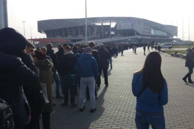 Львов сошел с ума! Билеты на матч Украина - Словения вызвали огромный ажиотаж: фотофакт