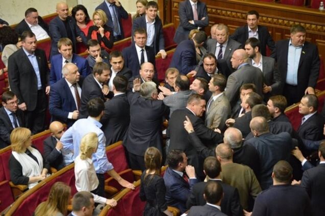 У будь-якій незрозумілій ситуації – бий в морду!