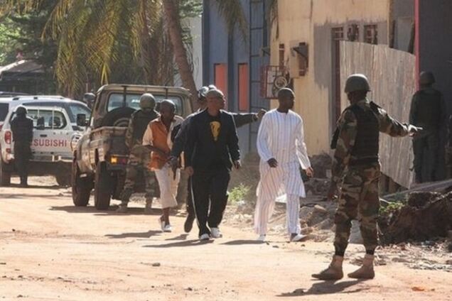 Штурм захваченного террористами отеля в Мали: освобождены 80 заложников