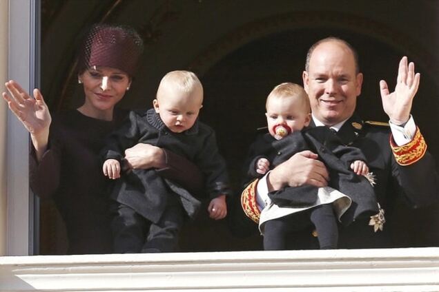 Ангелы королевства Монако: принц Альберт показал подросших близнецов 