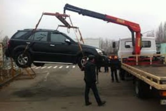 Эвакуация авто: за что и как полиция увозит машину на штрафплощадку
