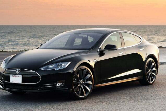 Tesla отозвала все 90 тысяч машин Model S