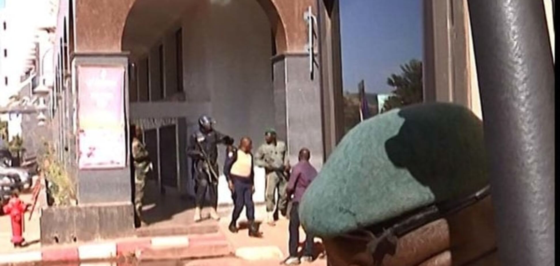 Теракт в Мали: спецоперация завершена, ищут террористов