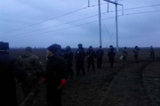 'Недостойно в День достоинства': соцсети о конфликте на админгранице с Крымом