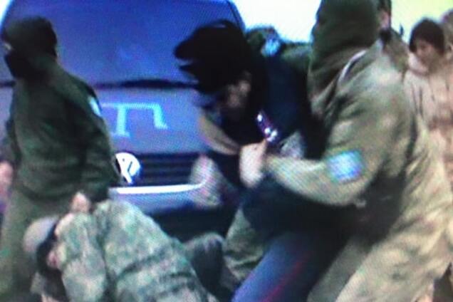 Участник блокады Крыма ударил ножом полицейского - Кива