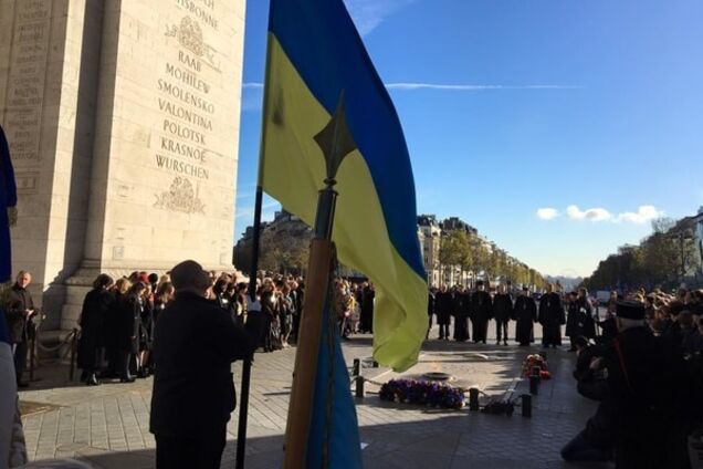 В Париже украинцы почтили память жертв Голодомора и героев Небесной сотни: опубликованы фото