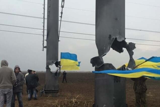 Блокада Крыма: бригадам не дают ремонтировать подорванные электролинии
