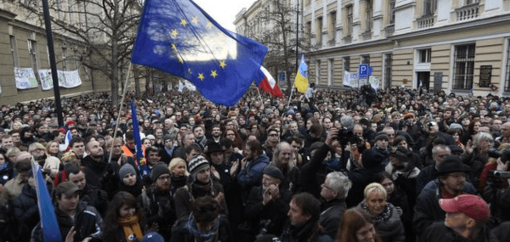 Прага 'вибухнула' демонстрацією за відставку пропутінського Земана: фотофакт