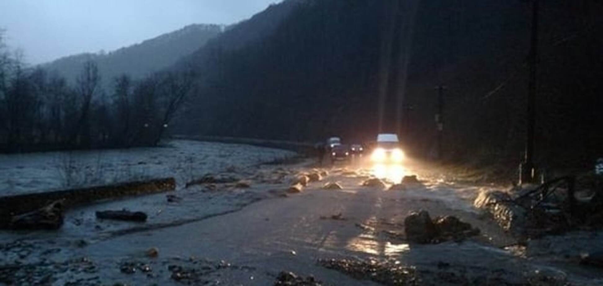 Паводок на Закарпатье: вода пошла на спад