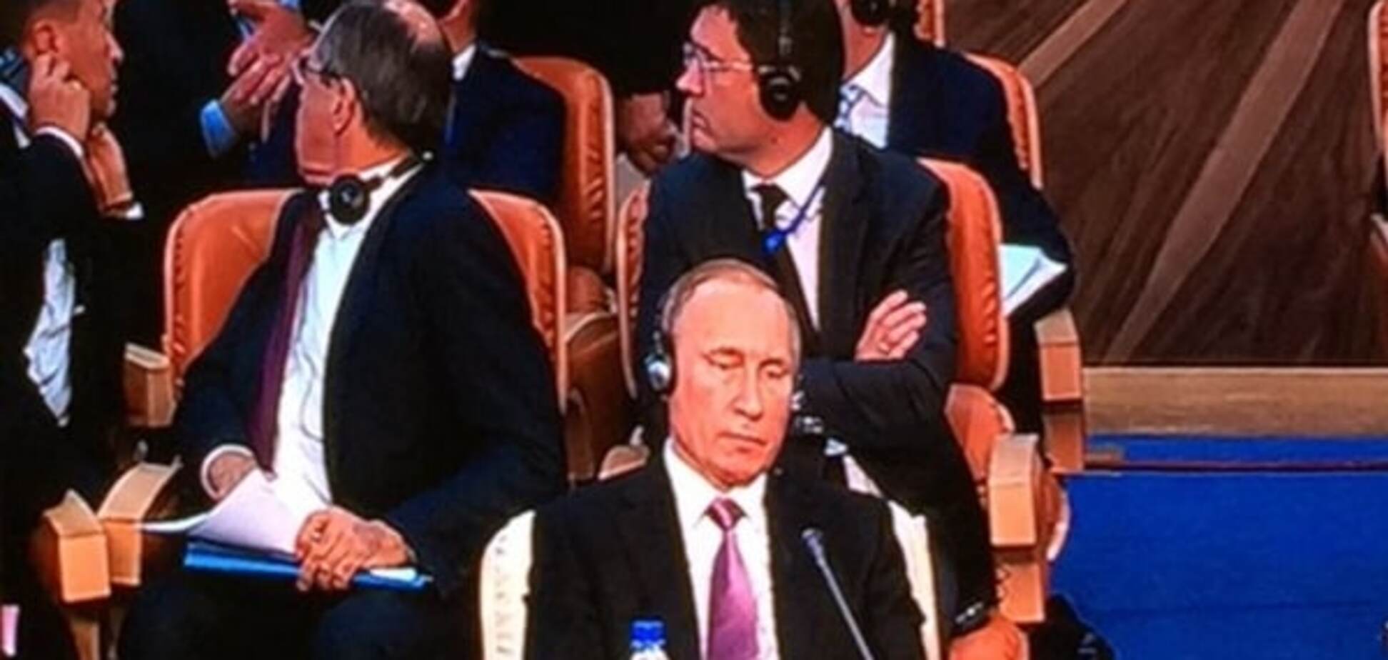 Просто нікому не цікаво: в Ірані зірвали виступ Путіна. Фотофакт