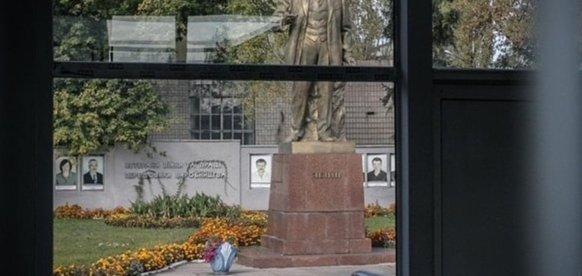 В Киеве демонтируют 12 памятников Ленину