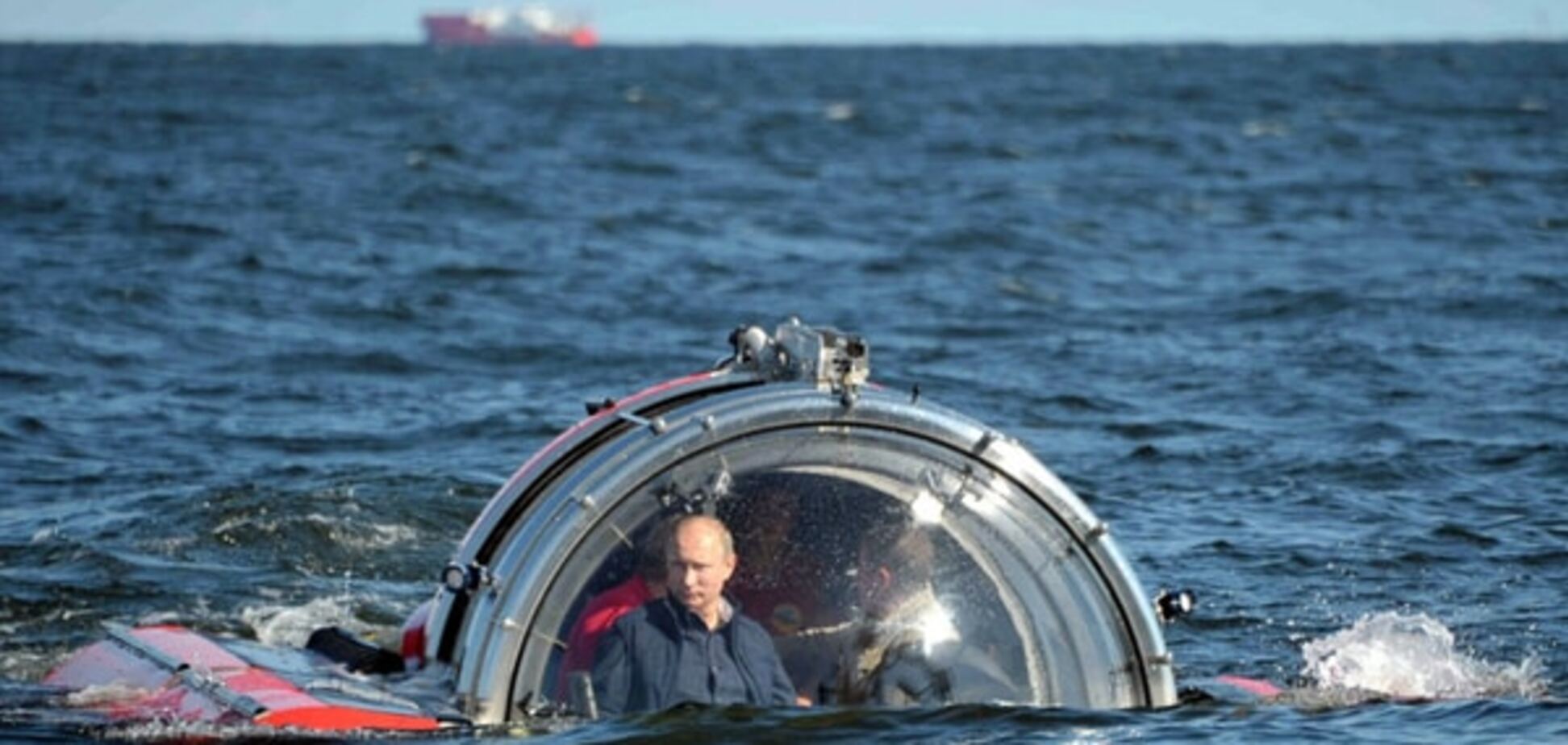 Знову заблукали? Біля берегів Шотландії шукають російський підводний човен