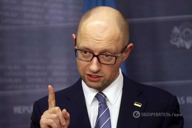 Яценюк просит Порошенко на уровне СНБО принять ряд мер по возвращению Крыма в Украину