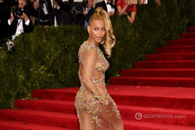 Топ-10 нарядов звезд Голливуда, которые поразили публику в 2015 году