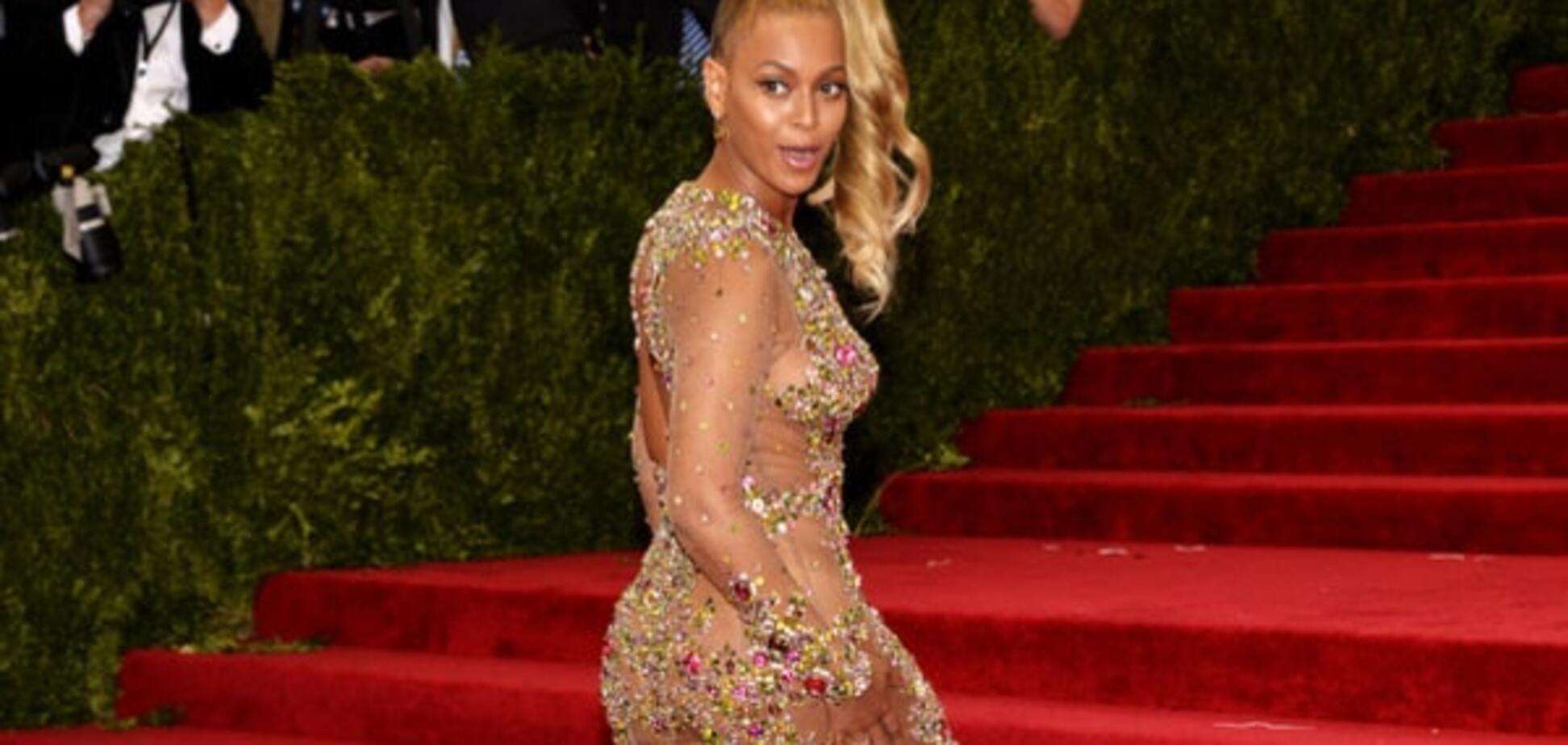 Топ-10 нарядов звезд Голливуда, которые поразили публику в 2015 году