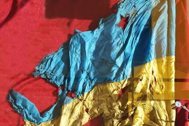 Видел ад Иловайска: Генштаб показал истерзанный флаг непокоренных героев АТО. Фото и видеофакт