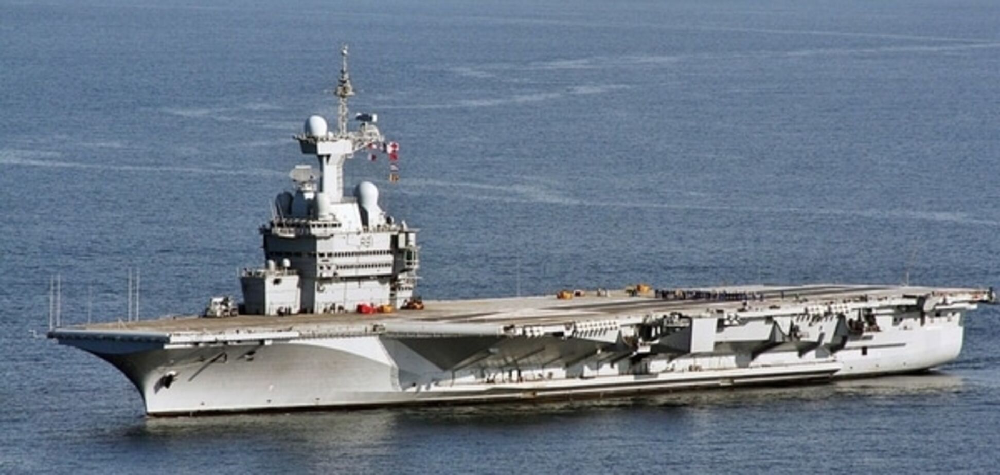 За Париж: 'Шарль де Голль' уничтожил базы ИГИЛ в Ираке