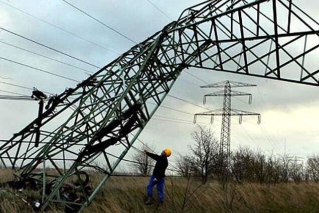 Джемілєв: активісти готові допустити ремонтників до двох пошкоджень ЛЕП