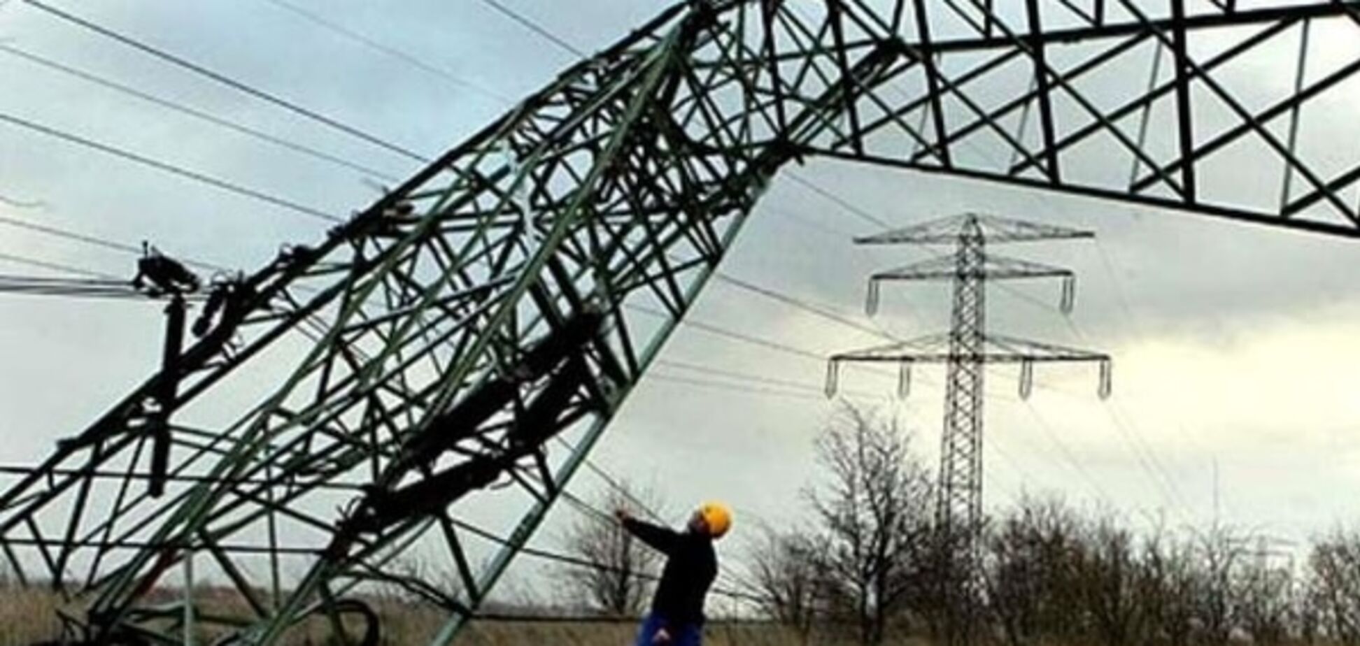 Джемілєв: активісти готові допустити ремонтників до двох пошкоджень ЛЕП