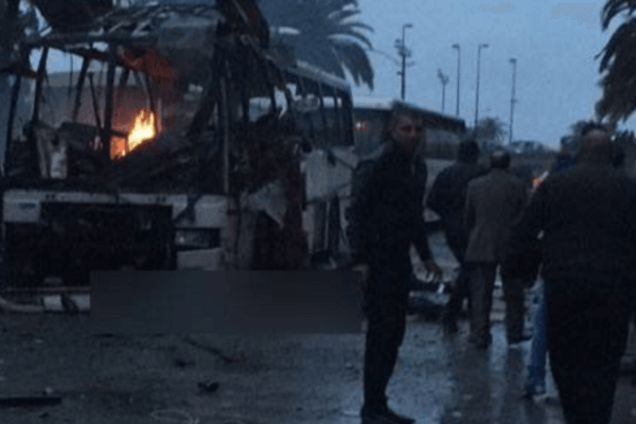 Автобус президентской охраны взорвали в Тунисе: минимум 12 погибших