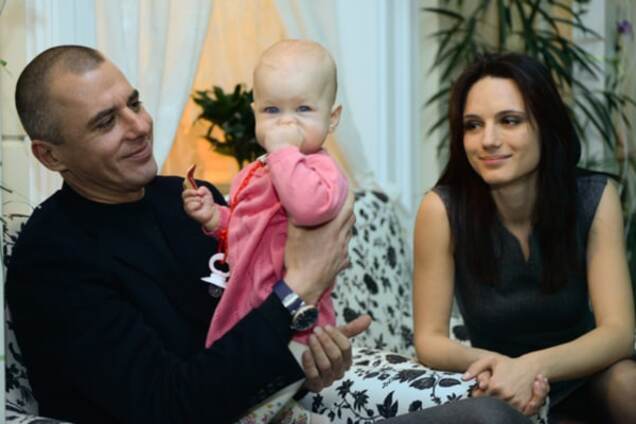 Игорь Петренко впервые вывел в свет возлюбленную и маленькую дочь