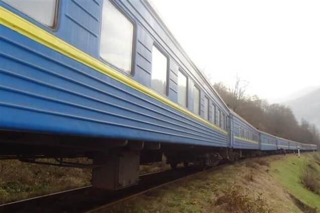 НП на Вінничині: пасажирський поїзд зійшов з рейок