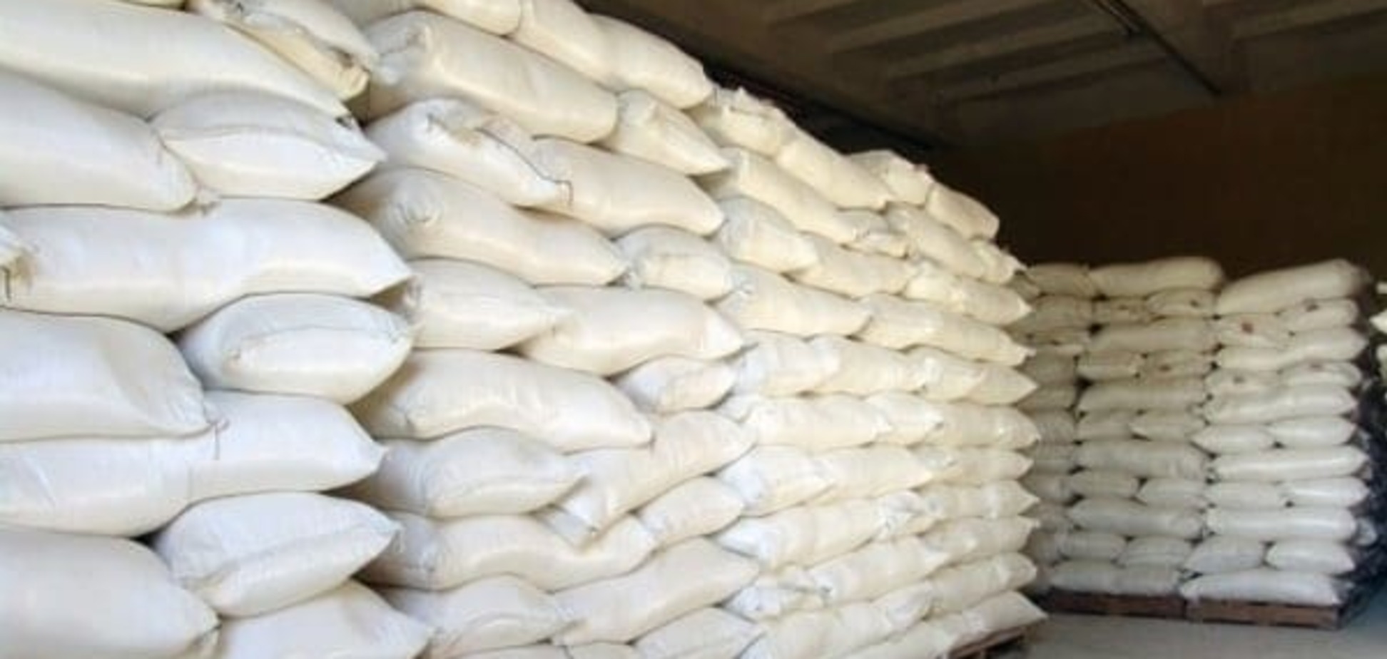 'Сахарный скандал' в Черкассах: неизвестные опять ворвались на склады 'Аграрного фонда'